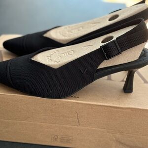 Vivaia sling back kitten heels size 8 brand new never worn